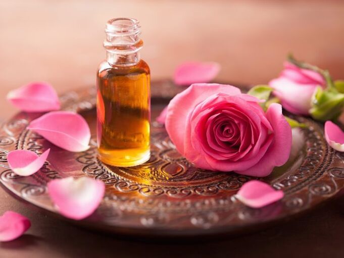 Маслото од роза може да биде особено корисно за обновување на клетките на кожата. 