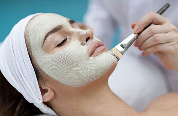 Пилинг на лицето е еден од методите за естетско подмладување на кожата